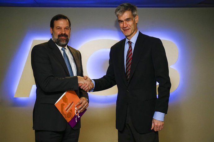 Alfonso Reyes y Antonio Martín firman el nuevo colectivo del baloncesto