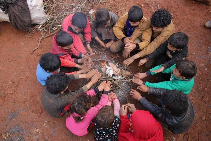 Niños desplazados en Idlib