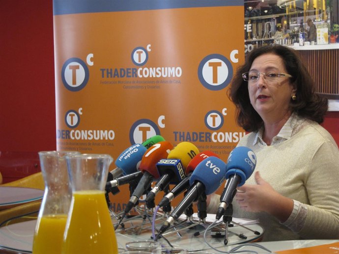 Juana Pérez, presidenta ThaderConsumo, en la rueda de prensa