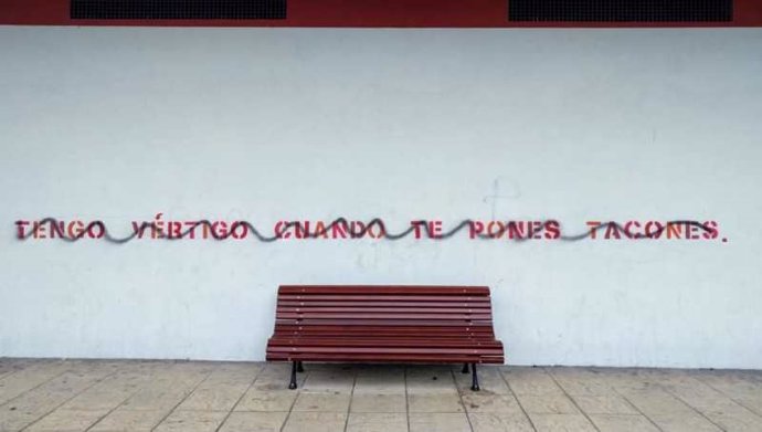 Los vándalos tachan versos callejeros en Soria. 10-1-2019