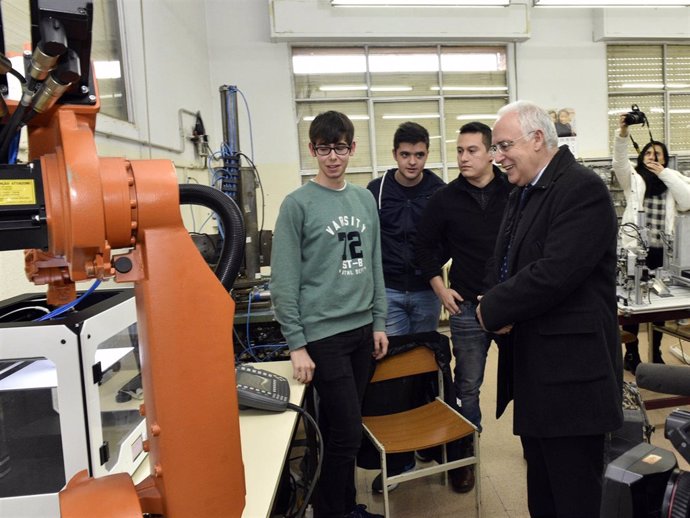 Ceniceros visita FP de Jesuitas