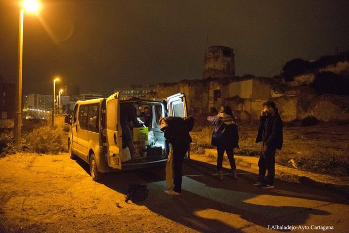 Voluntarios de la campaña Ola de Frío llevan a cuatro personas sin hogar 