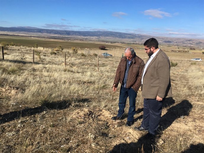 Visita de Cabrera a una actuación ambienal en Gemuño 10-1-2019