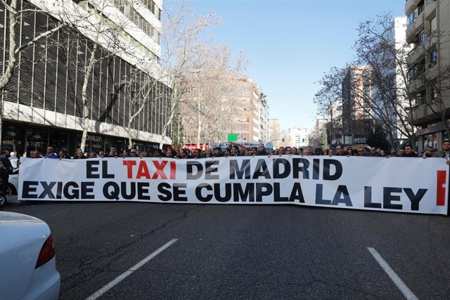 Manifestación de taxistas en Madrid para pedir que se regulen los VTCs (vehículo