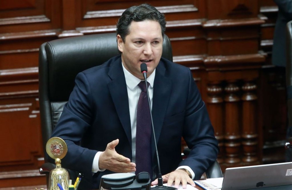 El presidente del Congreso de Perú rompe su vinculación 