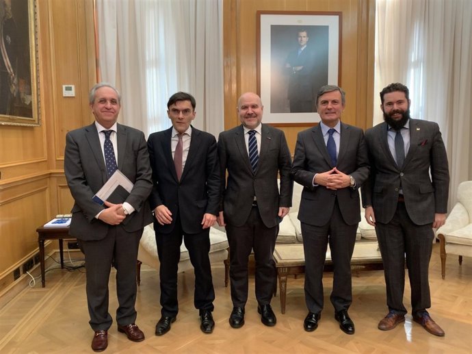 Acuerdo entre ENAIRE, CERMI, la Fundación ONCE y FEACEM sobre accesibilidad