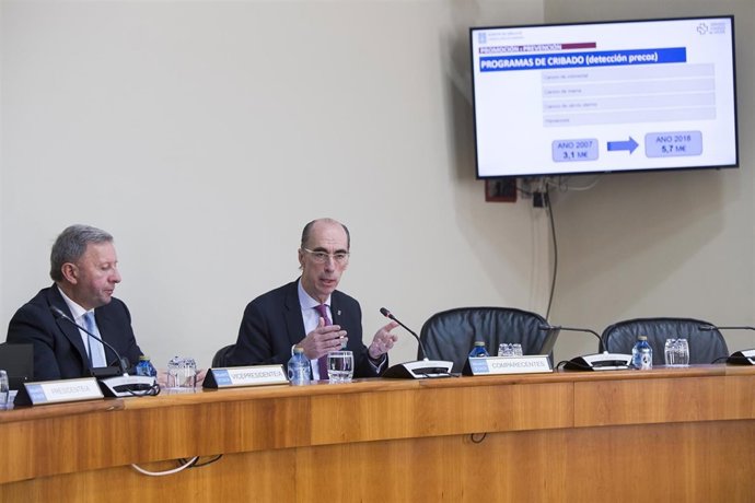 El conselleiro de Sanidade en comision parlamentaria.