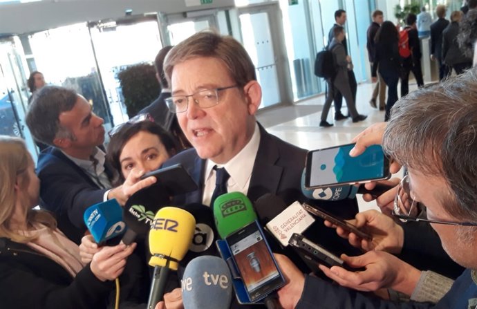 Puig atiende a los medios