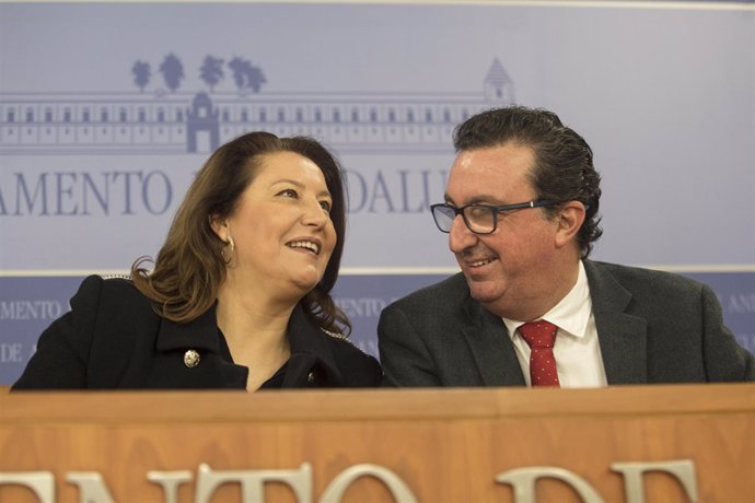 Carmen Crespo y Manuel Andrés González, del PP-A, en rueda de prensa