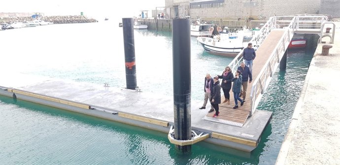 Fernández-Bermejo visita obras en el puerto de Conil