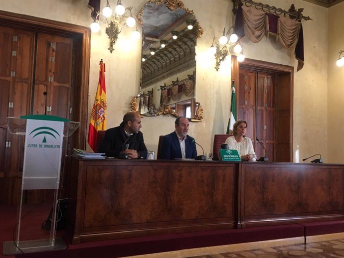 Ortiz Bono entrega las ayudas en un acto celebrado en Almería