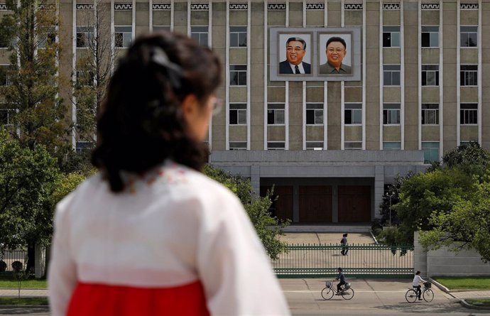 Retratos de Kim Il Sung y Kim Jong Il en Pyongyang