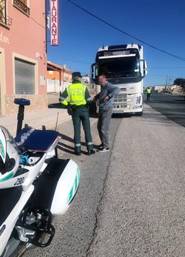 Guardia Civil detiene al conductor de un vehículo articulado de 40 toneladas