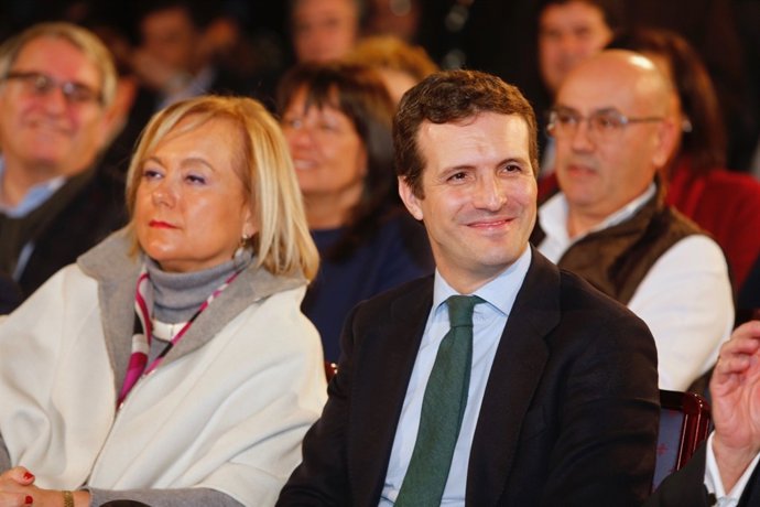 Pablo Casado junto a Mercedes Fernández
