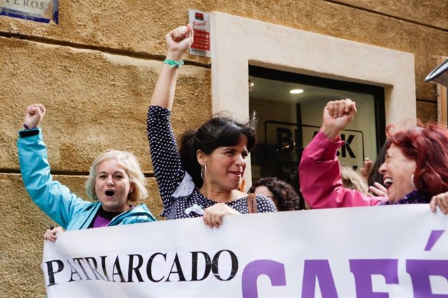 Teresa RodrÃ­guez, en la manifestaciÃ³n por el 25N en CÃ¡diz