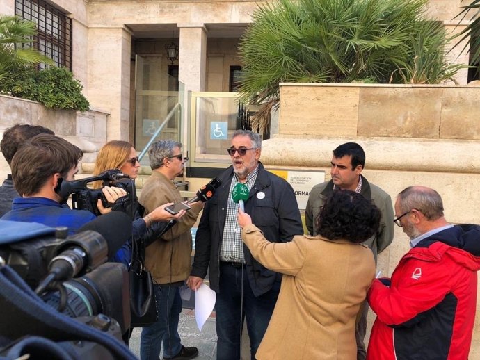 José Carlos Tejada atiende a los medios de comunicación