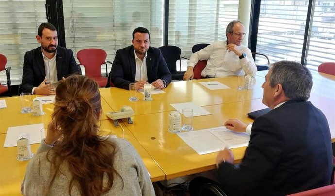 Reunión del alcalde de Badalona Álex Pastor con responsables de Endesa