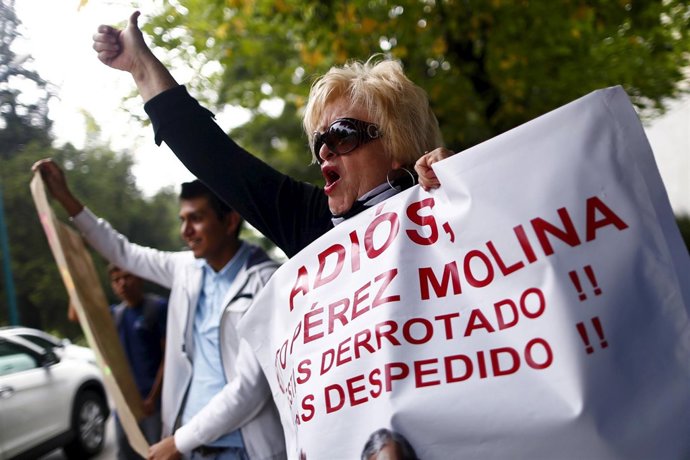 Guatemaltecos celebran la dimision de Perez Molina
