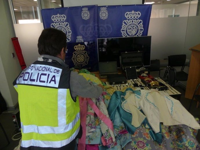 Efectos incautados a una pareja detenida en Alicante