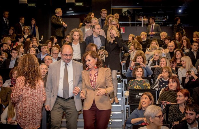 Lambán y Calvo, entrando al salón de actos del CaixaForum