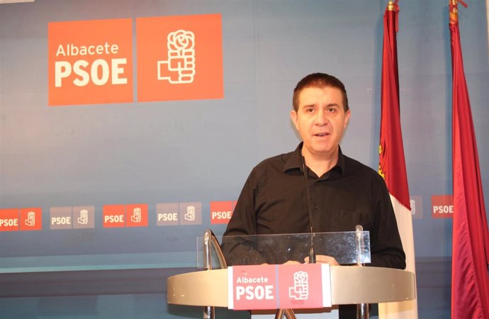 El secretario general del PSOE en Albacete, Santiago Cabañero