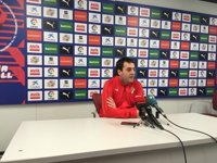 Azkargorta: "No vamos a cambiar la forma de jugar en el Camp Nou"