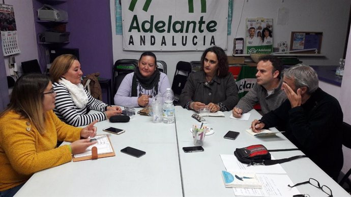 Reunión entre Aguilera y afectados por cierre de iDental