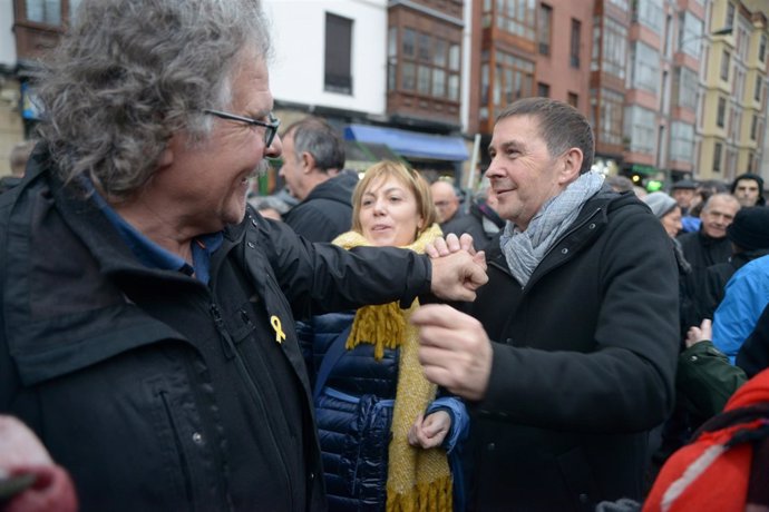 Arnaldo Otegi y Joan Tardá en la manifestación contra la dispersión en Bilbao