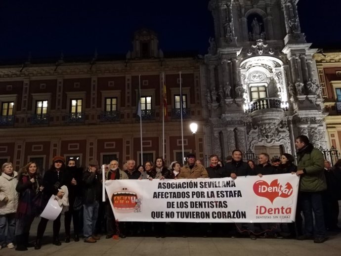 Asistentes a la movilización en Sevilla