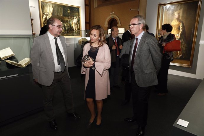 Visita de José Guirao a la exposición Panteones Reales en Zaragoza