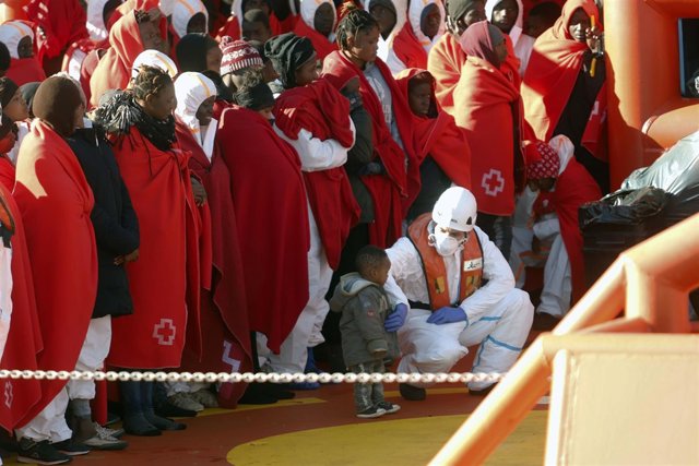 Migrantes llegados a puerto en una imagen de archivo