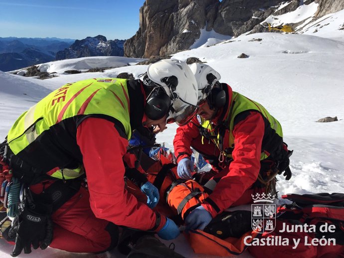 León.- Rescate a un montañero en Picos de Europa con la pierna fracturada