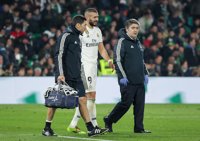 Benzema sufre una fractura en el meñique de la mano derecha
