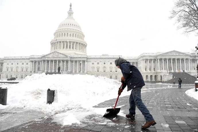 Una tormenta de nieve deja al menos siete muertos en EEUU.