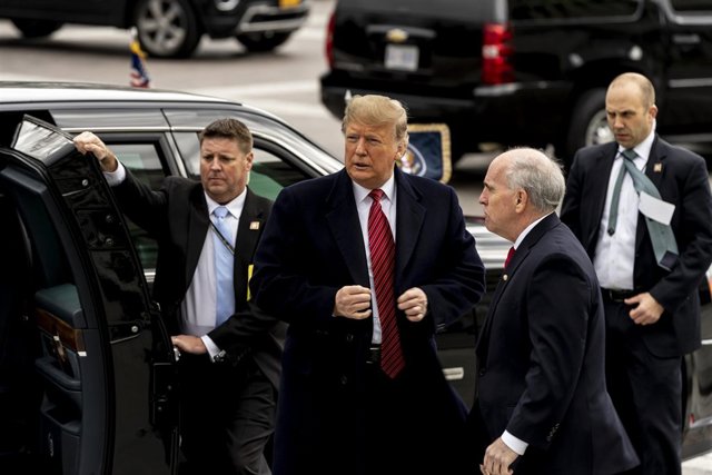 Donald Trump meets Senate Republicans in Washington