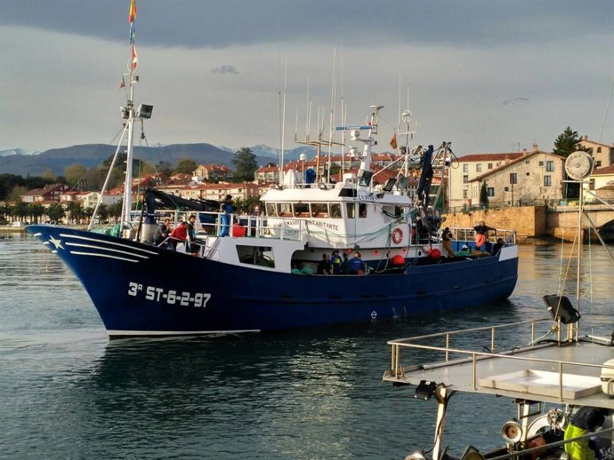 Barco pesquero en San Vicente de la Barquera