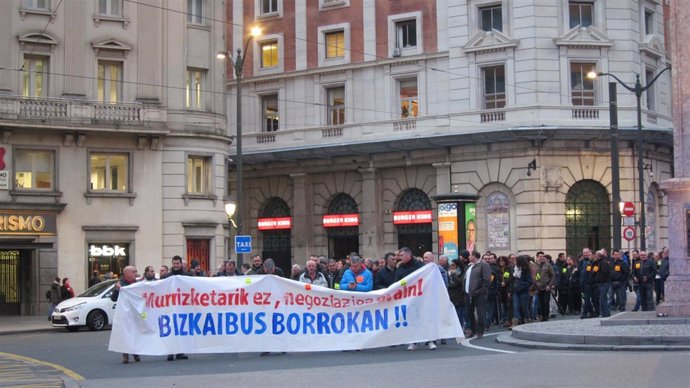 Manifestación de los trabajadores de Bizkaibus en Bilbao
