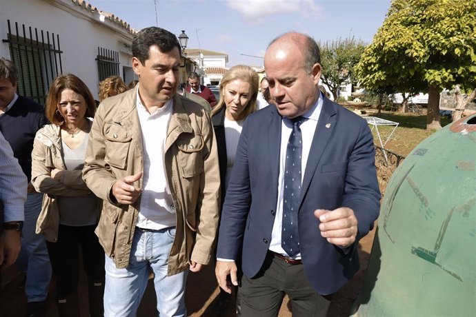 Moreno en una reciente visita a Antequera junto al alcalde