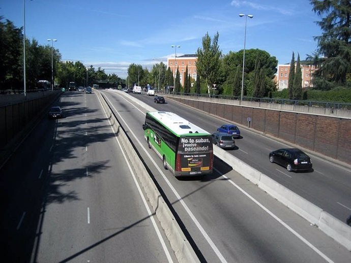Autobús interurbano en un carril Bus-VAO