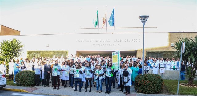 Concentración de repulsa tras la agresión a un médico el pasado 28 de diciembre