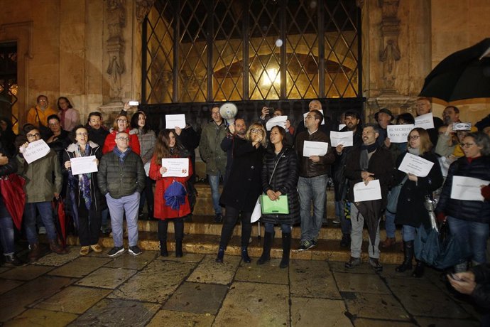 Concentración en apoyo a los periodistas de Europa Press y el Diario de Mallorca
