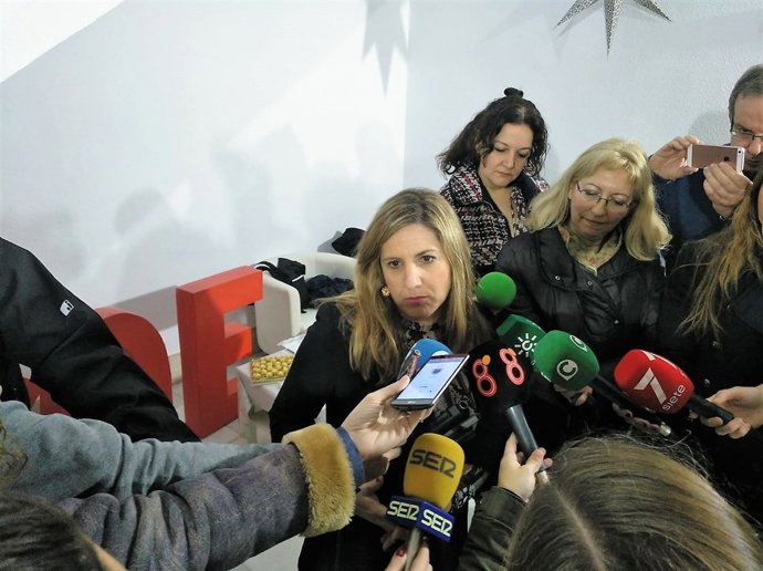 Irene García atiende a los periodistas