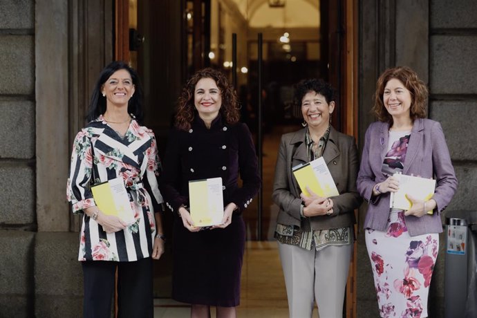 María Jesús Montero lleva al Congreso los Presupuestos Generales del Estado