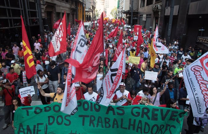 Manifestación de la MTST y los trabajadores del metro en Sao Paulo. 
