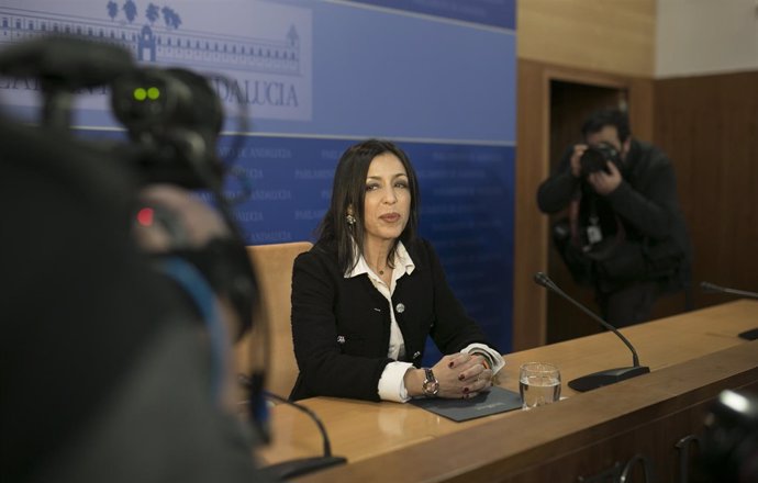 La presidenta del Parlamento, Marta Bosquet, en rueda de prensa tras la ronda d