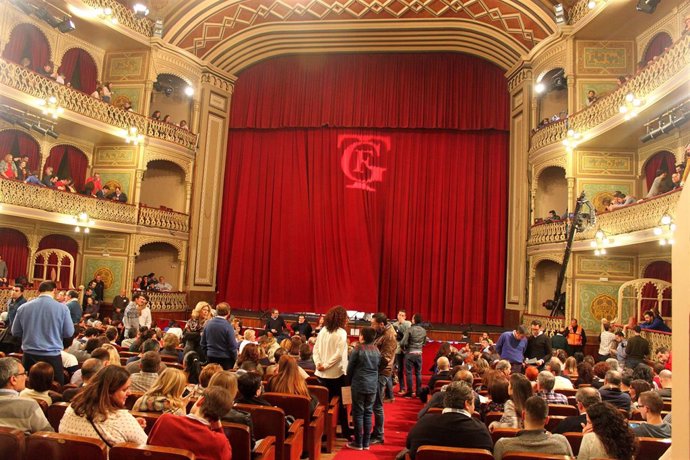 Patio de butacas del Gran Teatro Falla en una sesión de Carnaval