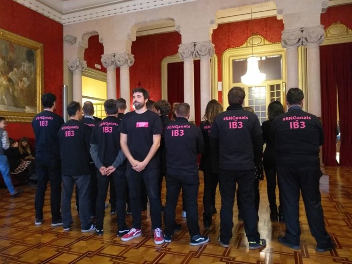 Treballadors d'IB3 en el Parlament