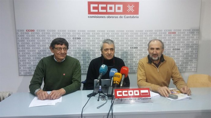 Carlos Sánchez con Julián Gutiérrez y José A. Calderón, de las F.  Pensionistas