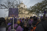 Milers de persones es concentren al Parlament d'Andalusia al crit de "en igualtat ni un pas enrere"