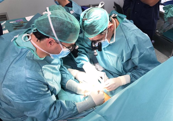 Operación del doctor Francisco Piñal para acabar con el síndrome de Südeck